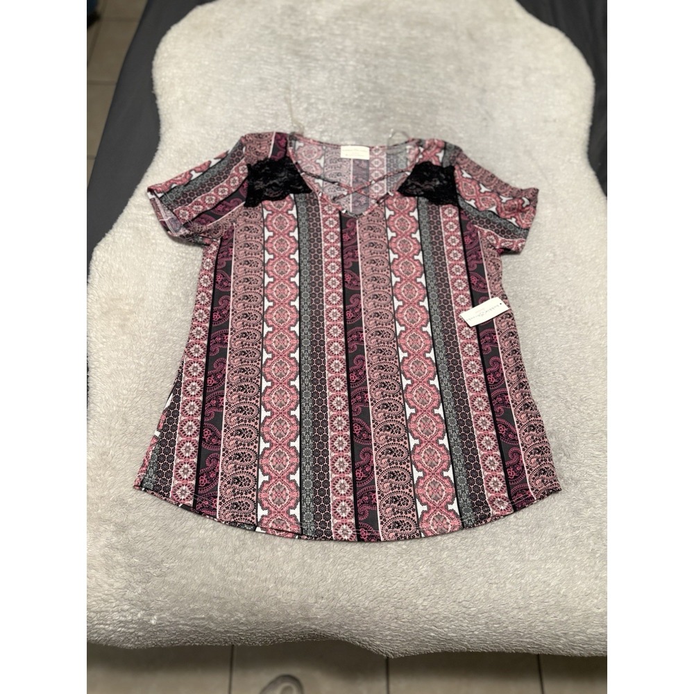 Bobbie Brooks Top XL Pink Paisley Criss Cross V Neck Lace Short Sleeve Blouse